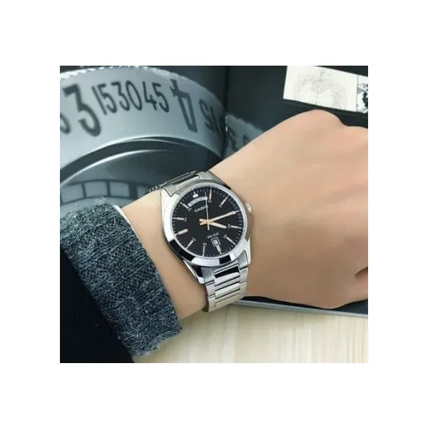 Casio férfi kvarcóra fekete számlap ezüst tok wr50 dátumfunkcióval