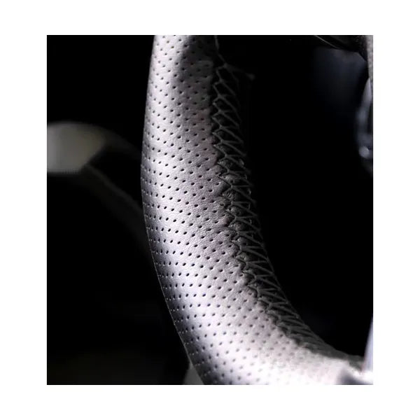 Fekete eco bőr kormányvédő huzat 37-39 cm, perforált, csúszásgátló