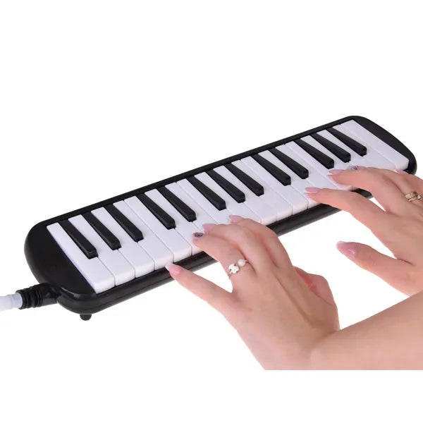 32 billentyűs melodika, hordtáska és 2 fúvóka