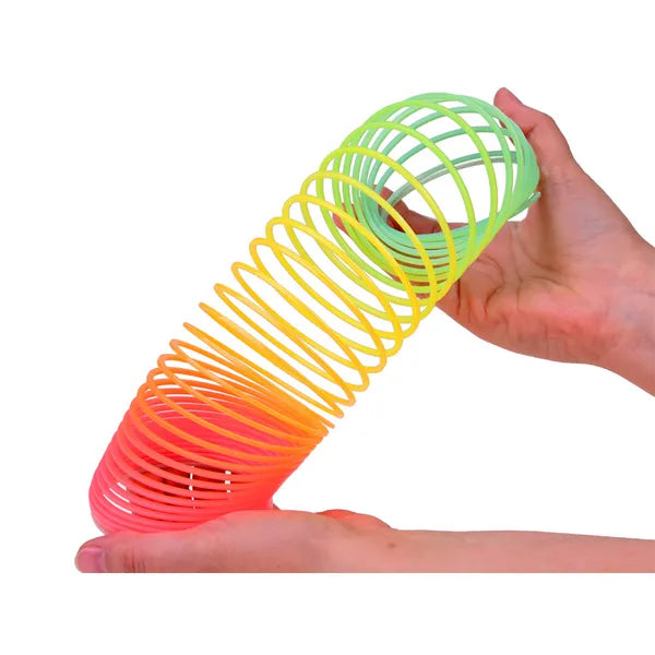 Szivárványos műanyag rugó játék 7,5 cm – antistressz gyerekeknek