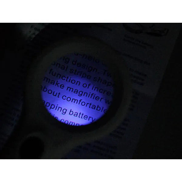 4× nagyítós kézi olvasólupa 60 mm lencsével, 8 LED-del és UV-fénnyel