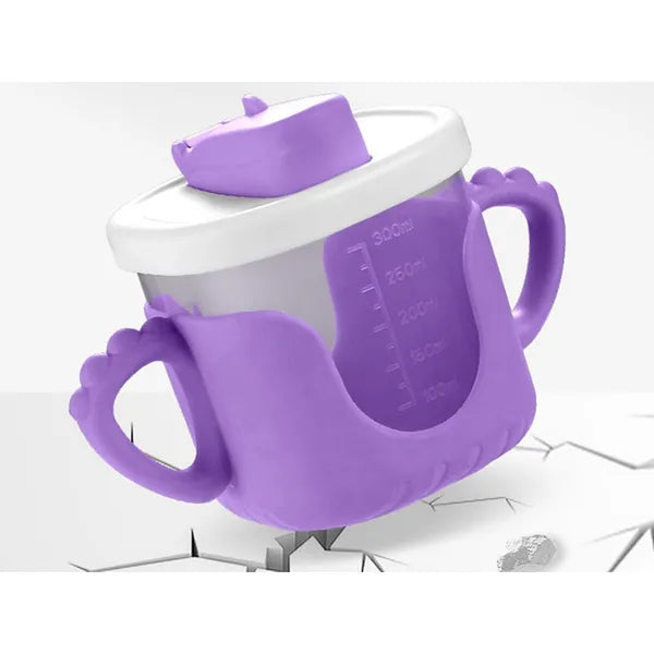 Szilikon fogantyús, csöpögésmentes bébi itatópohár szívószállal 300 ml