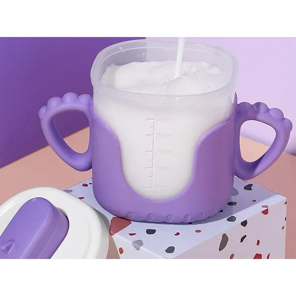Szilikon fogantyús, csöpögésmentes bébi itatópohár szívószállal 300 ml