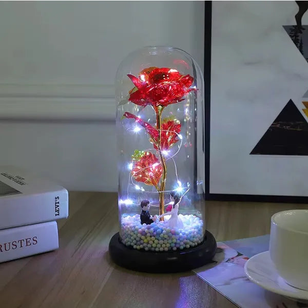 Örök rózsa üvegbúrában RGB LED világítással, dekor figurával