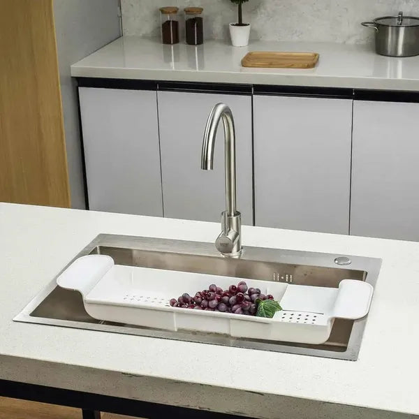 Összecsukható, állítható méretű kádra akasztható fürdőszobai polc, 55-78 cm, fehér