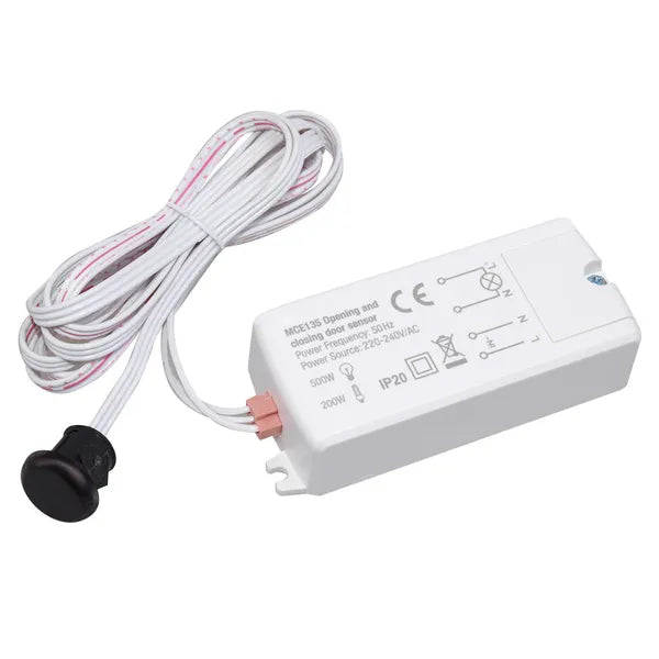PIR ajtónyitás-érzékelő kapcsoló, 5–6 cm, max 500 W, IP20, 1,5 m kábel